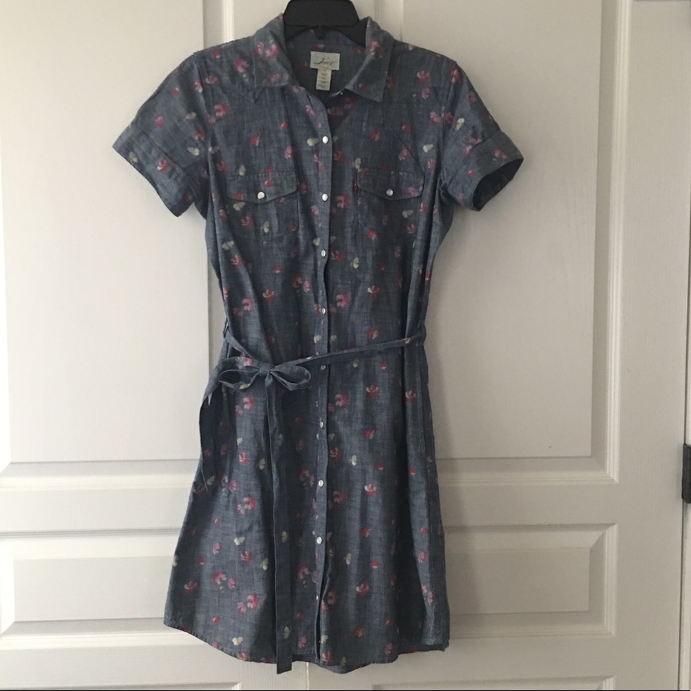 Chambray Levi’s dress, Medium
